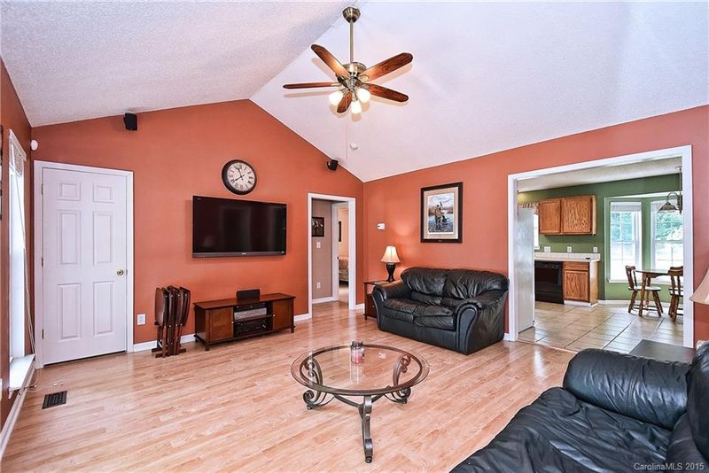 2176 Charles Towne Ct, Kannapolis, NC 28083
