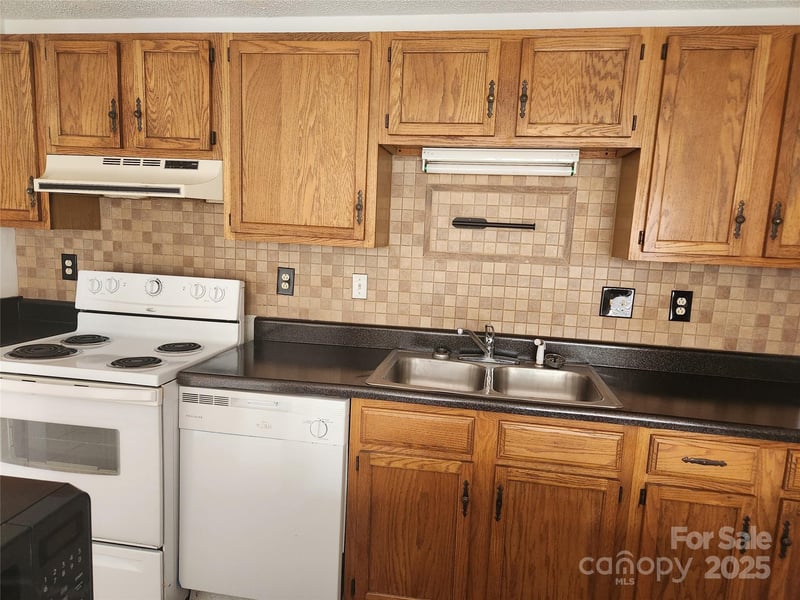 1614-H Arlyn Cir, Charlotte, NC 28213