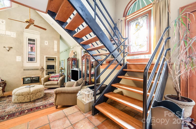 2116 8th Street Dr NW, Hickory, NC 28601