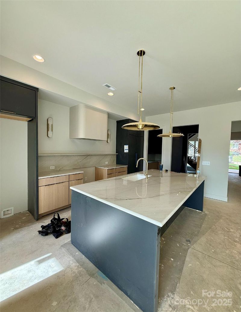 1015 Ambassador St, Charlotte, NC 28208