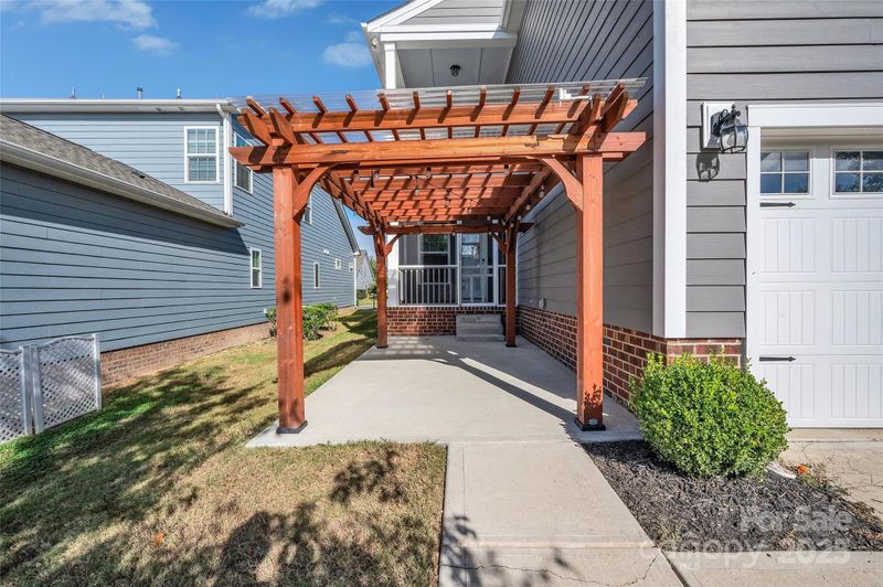 6130 Cloverdale Dr, Tega Cay, SC 29708