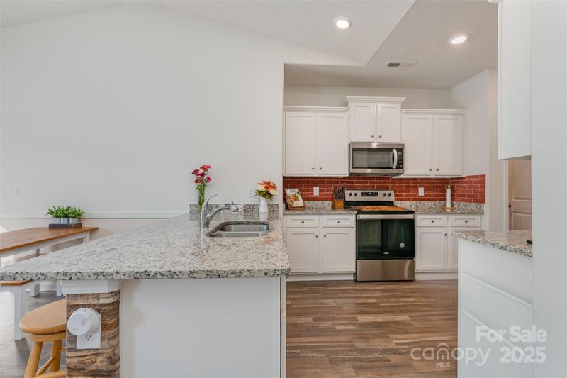 2241 Lanza Dr, Charlotte, NC 28215