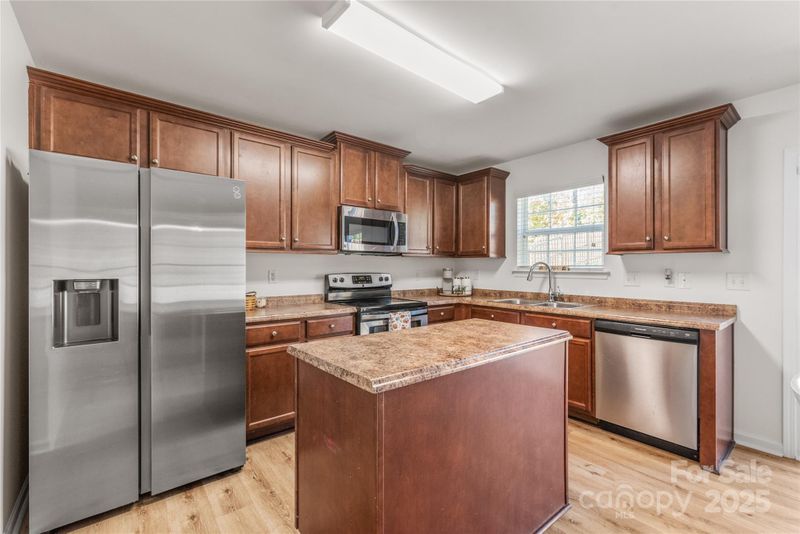 11818 Paver Ln, Midland, NC 28107