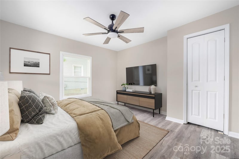 633 N Main St, Stanley, NC 28164
