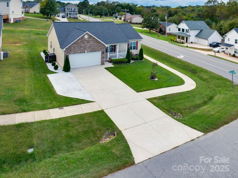 1369 Landsdowne Dr, Conover, NC 28613
