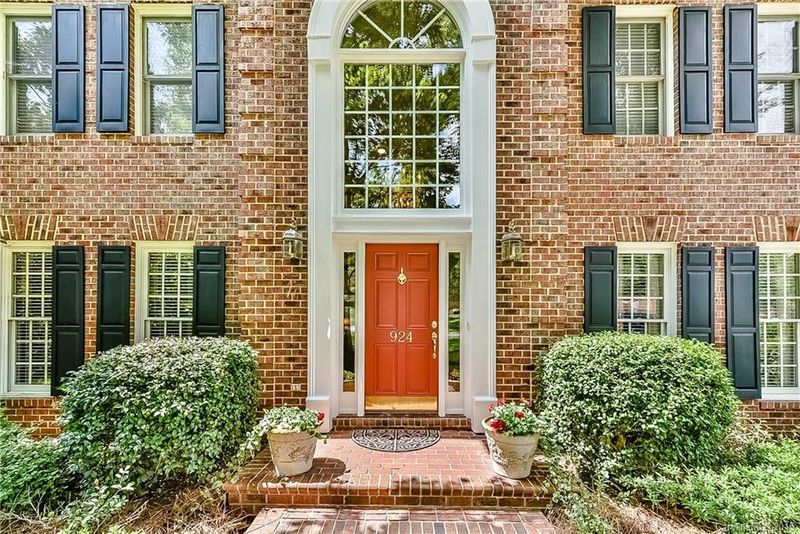 924 Sydney Dr, Charlotte, NC 28270