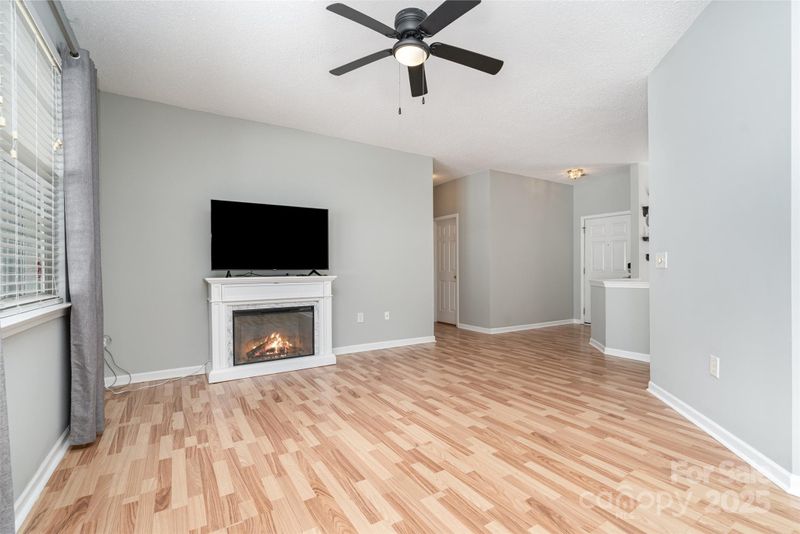 9116 Meadowmont View Dr, Charlotte, NC 28269