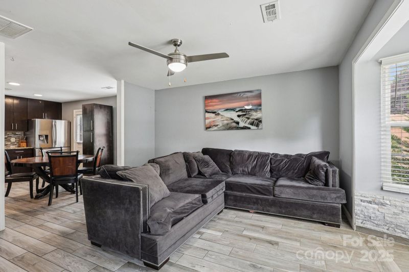 719 Dawn Cir, Charlotte, NC 28213