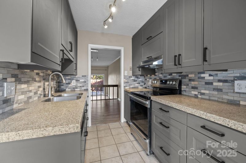 7939 Charter Oak Ln, Charlotte, NC 28226