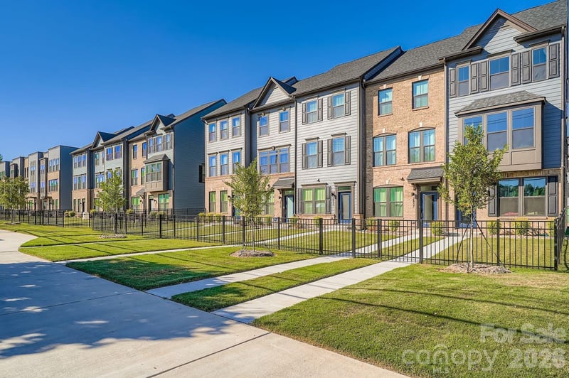 2908 L D Parker Dr, Charlotte, NC 28206
