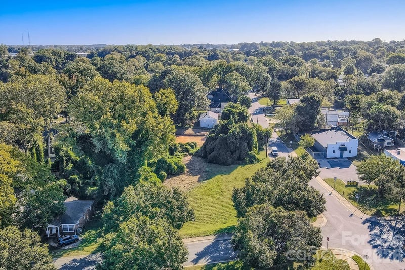 2908 L D Parker Dr, Charlotte, NC 28206