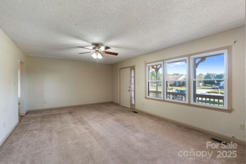5149 Olde School Dr, Hickory, NC 28602