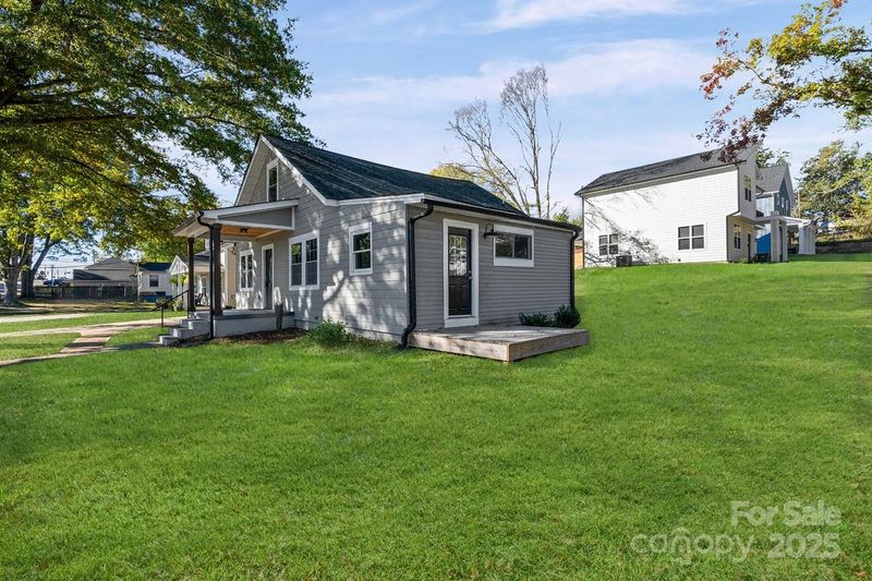 225 N Lee St, Mount Holly, NC 28120