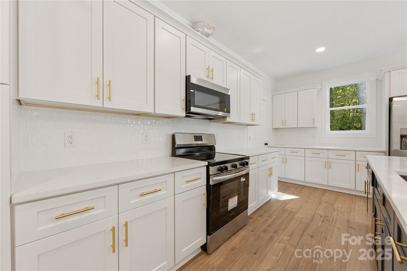 1871 Lynmore Dr, Sherrills Ford, NC 28673