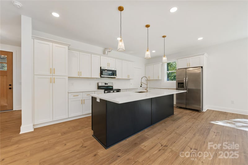 1871 Lynmore Dr, Sherrills Ford, NC 28673