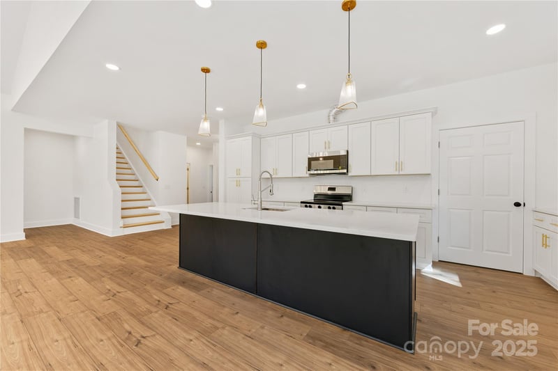 1871 Lynmore Dr, Sherrills Ford, NC 28673