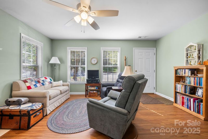 1523 20th Ave NE, Hickory, NC 28601