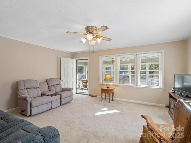 1028 Ashford St, Charlotte, NC 28214