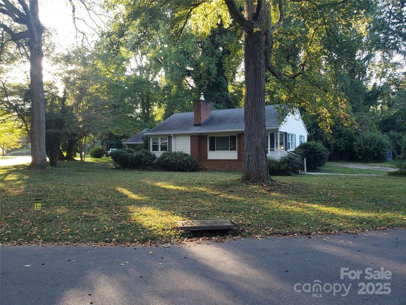 3937 Belcross Dr, Charlotte, NC 28205