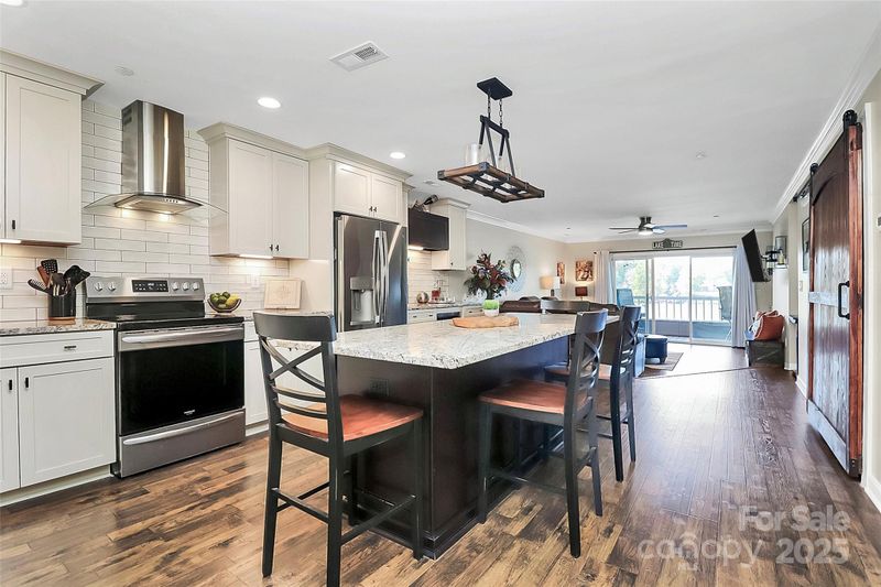 9817 Emerald Point Dr #6, Charlotte, NC 28278