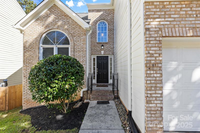 2016 Sablewood Dr, Charlotte, NC 28205