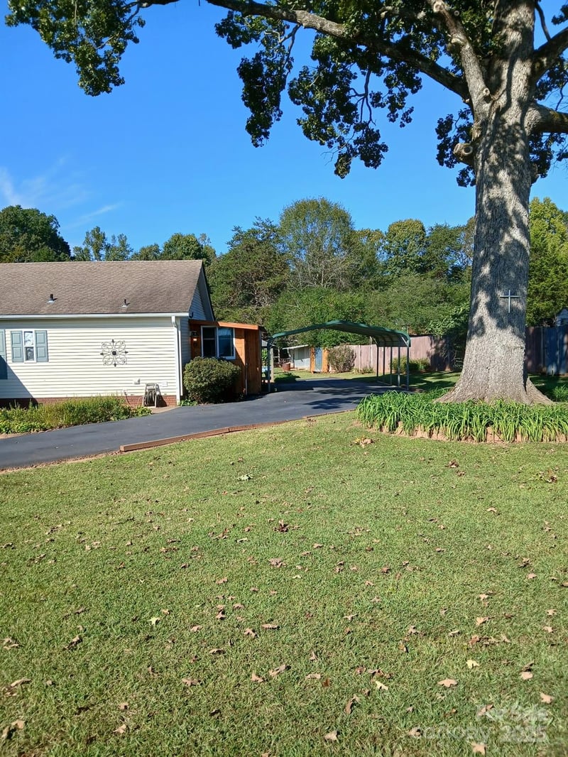 218 Muldoon Ln, Clover, SC 29710