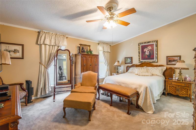 1206 Poplar Glen Dr, Kannapolis, NC 28083