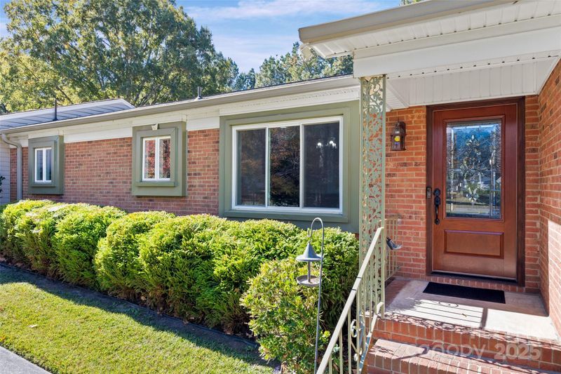 132 Greenbriar Dr, Matthews, NC 28104