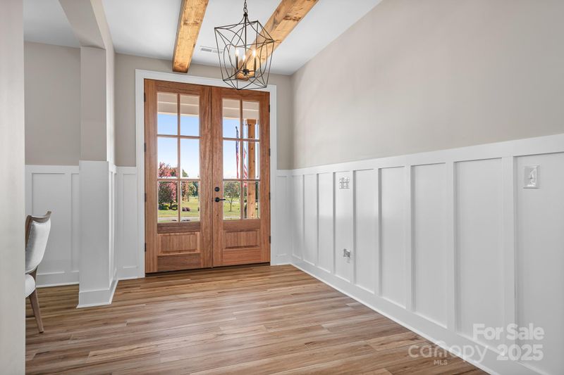615 Sandycrest Dr, Cherryville, NC 28021