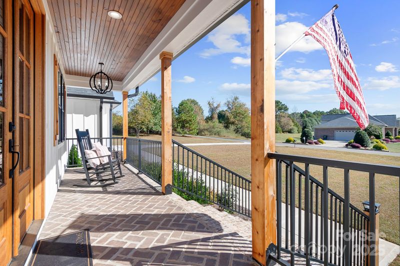 615 Sandycrest Dr, Cherryville, NC 28021