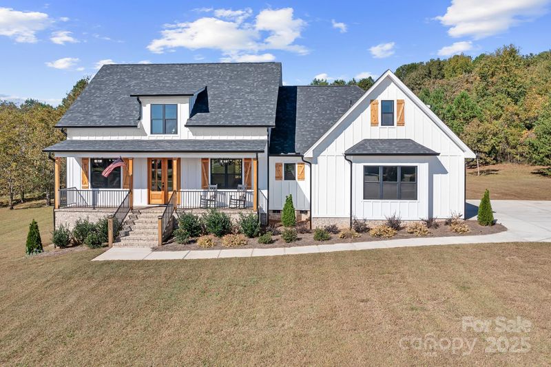 615 Sandycrest Dr, Cherryville, NC 28021