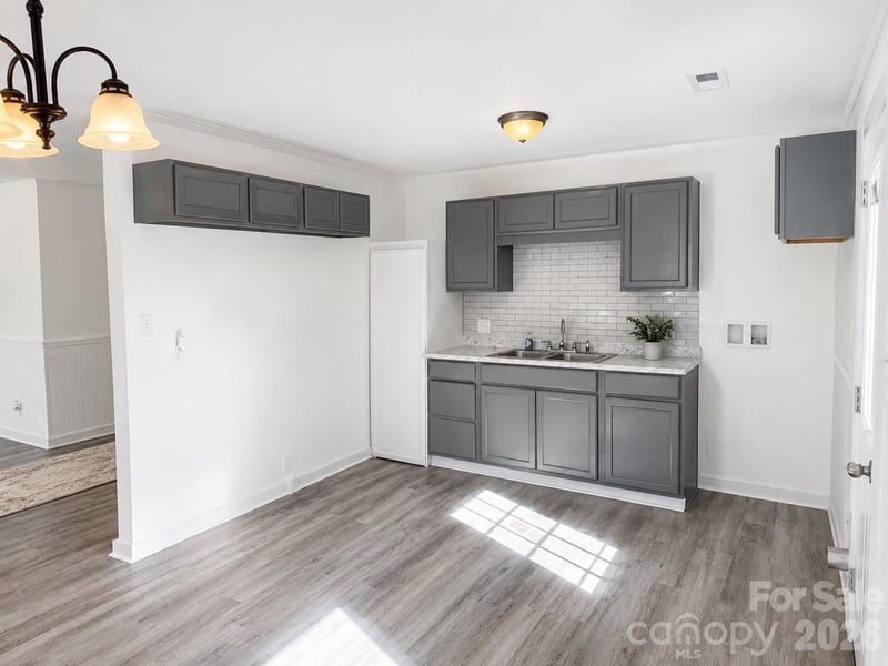 1123 Saratoga Dr, Charlotte, NC 28208
