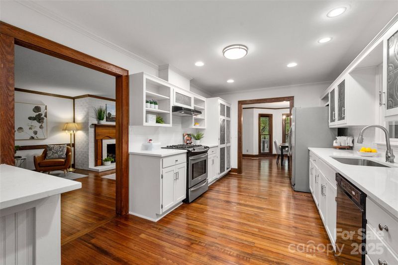 110 Amanda Dr, Matthews, NC 28104
