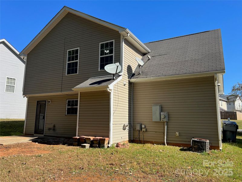 1413 Crandon Dr, Charlotte, NC 28216
