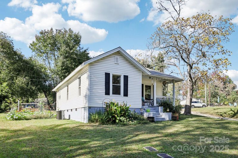 1053 West Cir, Gastonia, NC 28054