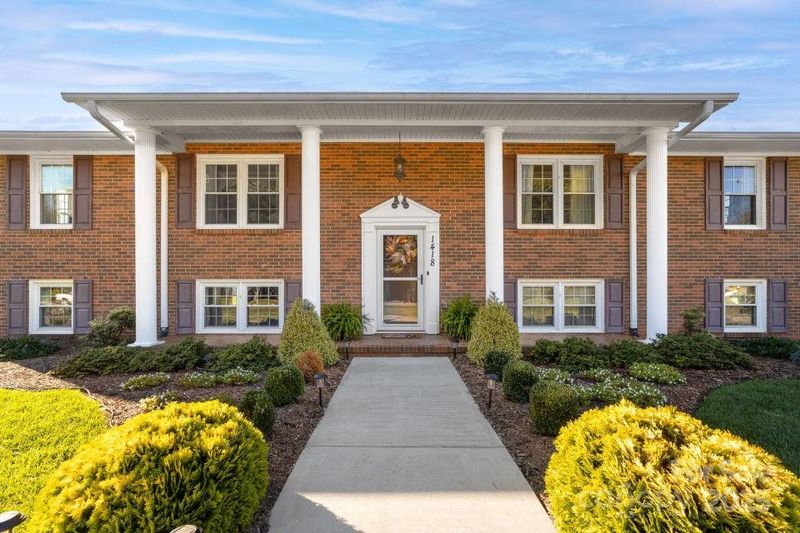 1418 E Memorial Hw, Harmony, NC 28634