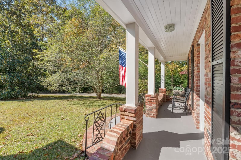 125 Great Oaks Ln, Charlotte, NC 28270