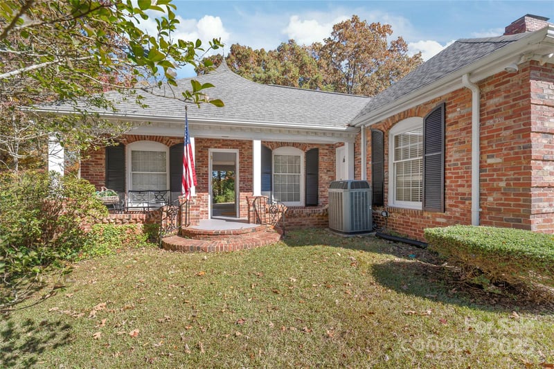 125 Great Oaks Ln, Charlotte, NC 28270