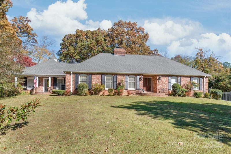 125 Great Oaks Ln, Charlotte, NC 28270