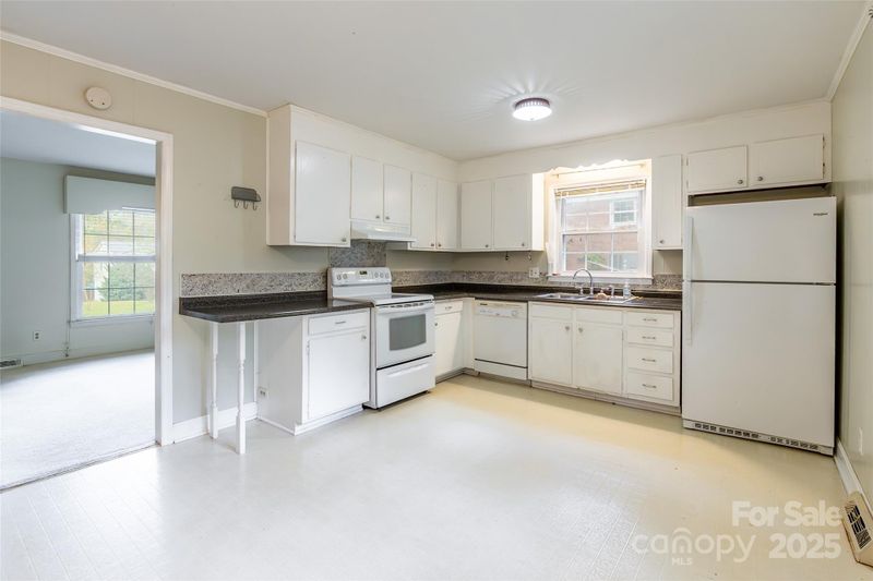 1874 Ballard Dr, Gastonia, NC 28054