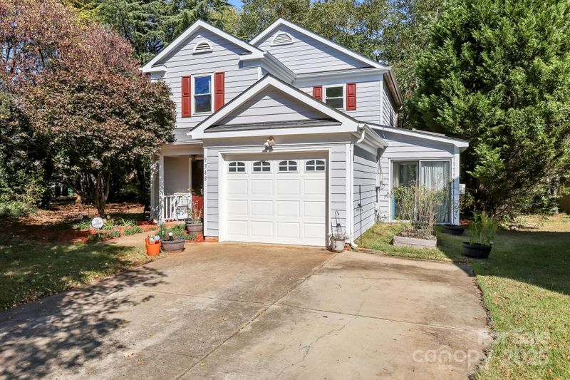 9348 Amy Dr, Charlotte, NC 28213