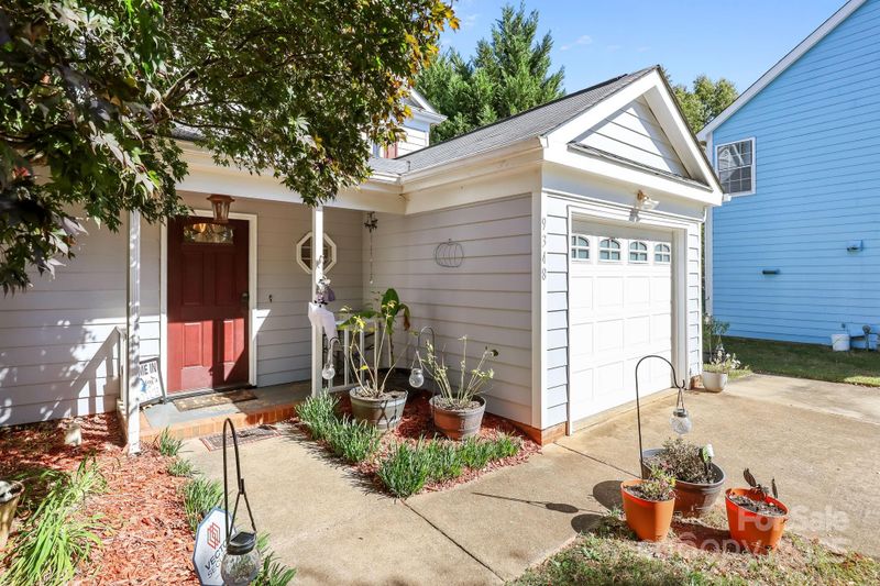 9348 Amy Dr, Charlotte, NC 28213