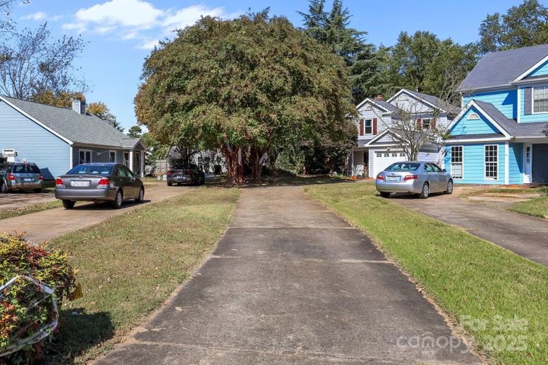 9348 Amy Dr, Charlotte, NC 28213