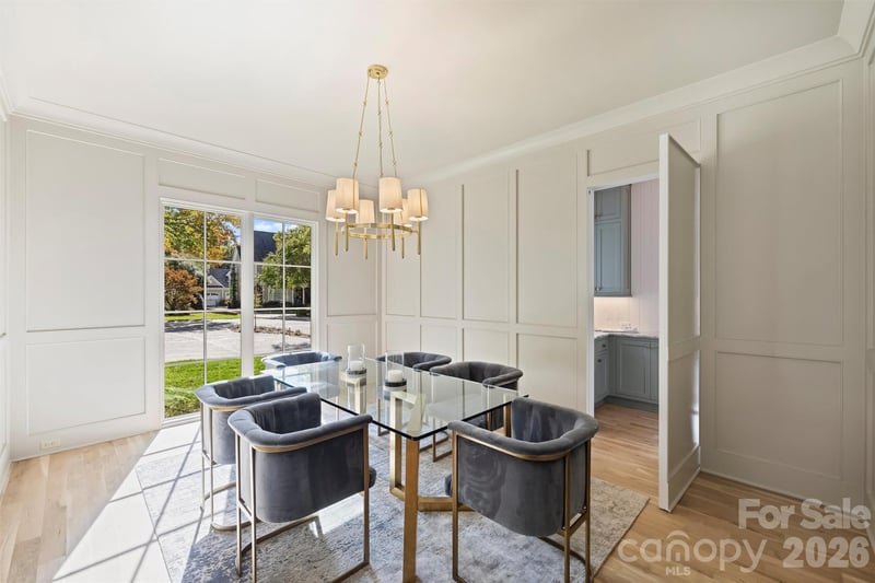 1544 Providence Dr, Charlotte, NC 28211