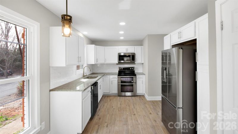 1325 Edgewater Dr, Charlotte, NC 28210