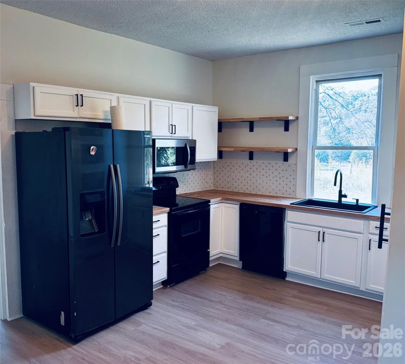 124 Smoke Stack Ln, Statesville, NC 28625