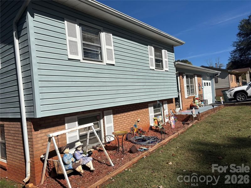 1954 Villa Dr, Newton, NC 28658