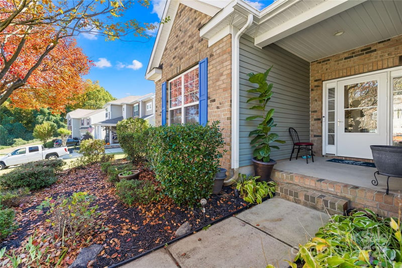 137 Chertsey Dr, Mooresville, NC 28115