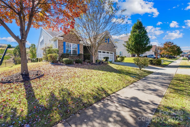 137 Chertsey Dr, Mooresville, NC 28115