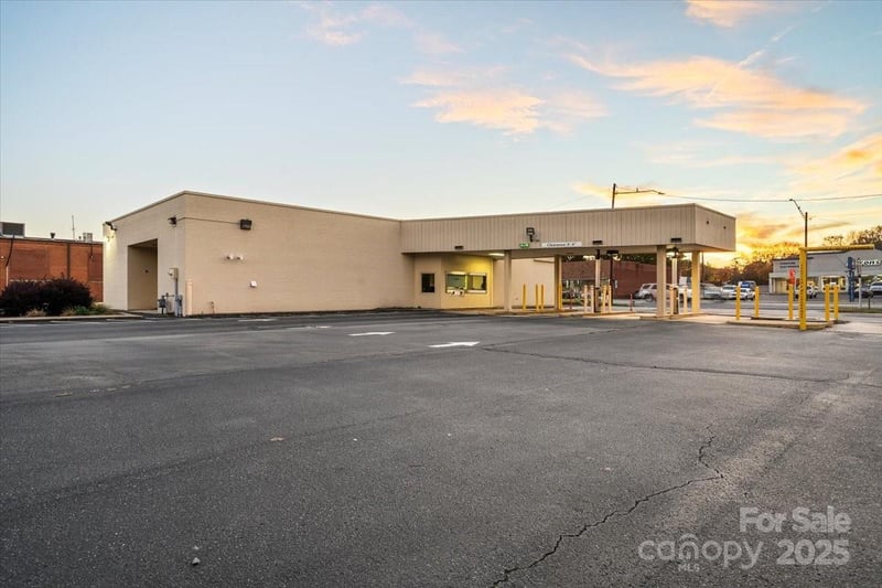 704 N Cannon Blvd, Kannapolis, NC 28083